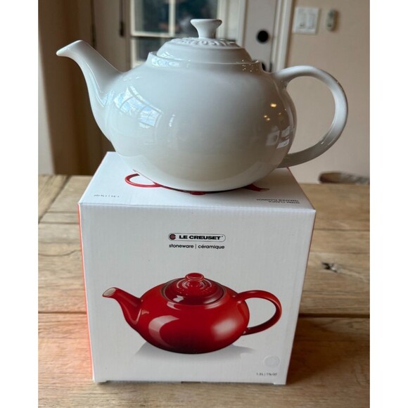 Le Creuset Other - NEW Le Creuset Stoneware Classic Traditional Teapot 1.4 quart 1.3 liters White